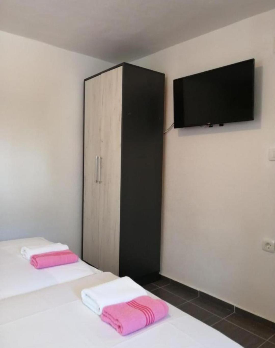 Sara Apartments Budva Bilik gambar