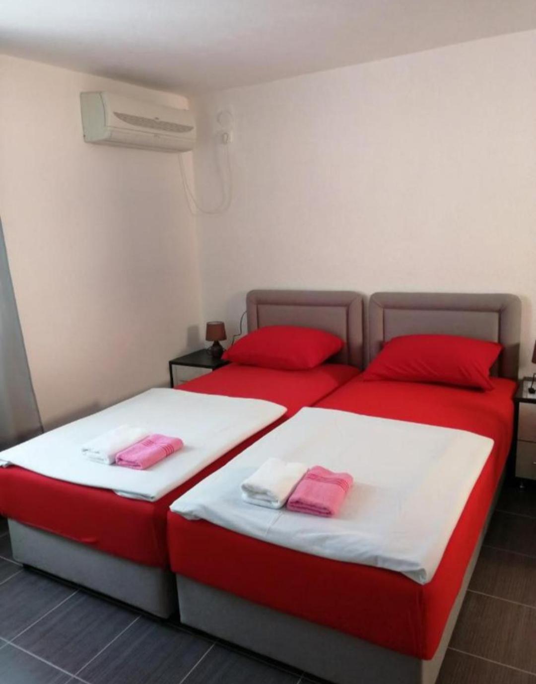 Sara Apartments Budva Bilik gambar