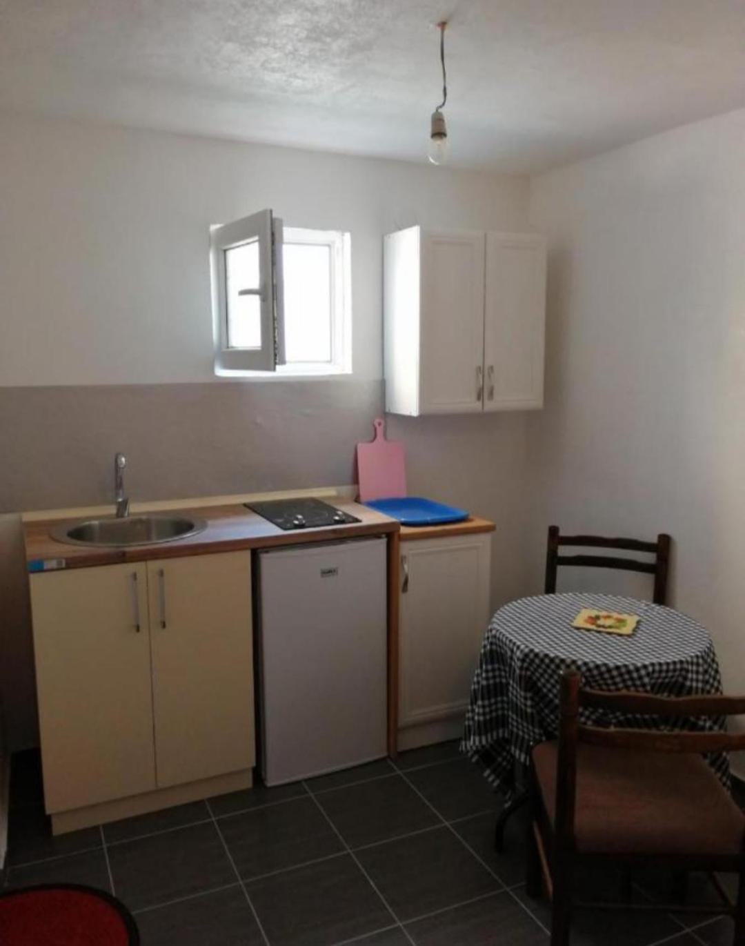 Sara Apartments Budva Bilik gambar